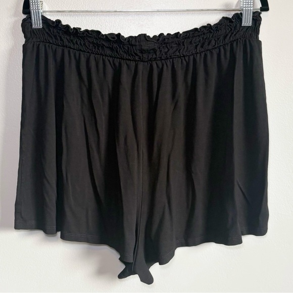 4/25$ ASOS Design High Waist Black Flowy Shorts With Elastic Waist Band 14 - Picture 2 of 7
